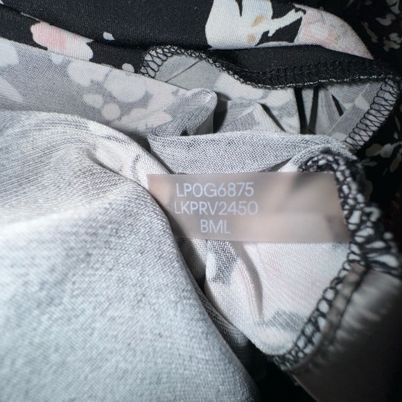 Karl Lagerfeld Floral Tunic, Size 1X (XL) - Picture 4 of 5